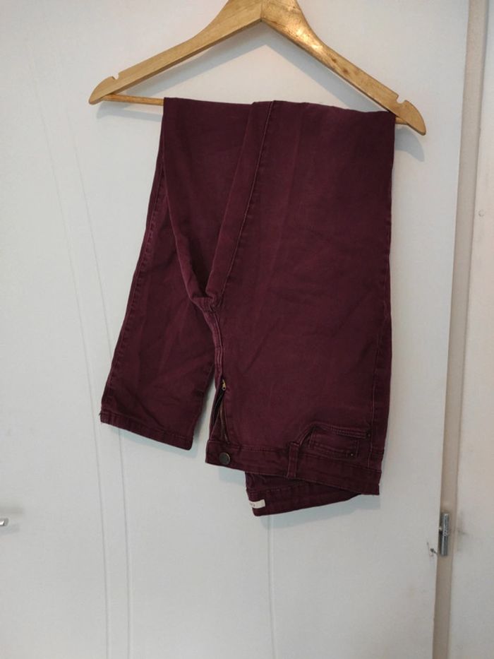 Pantalon en jean camaïeu bordeau