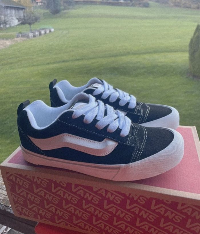 Vans Knu School noir & blanc – Taille 35  neuves