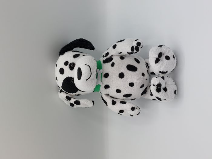 Peluche doudou chien dalmatien KINDER FERRERO noir blanc collier vert os 24 cm
