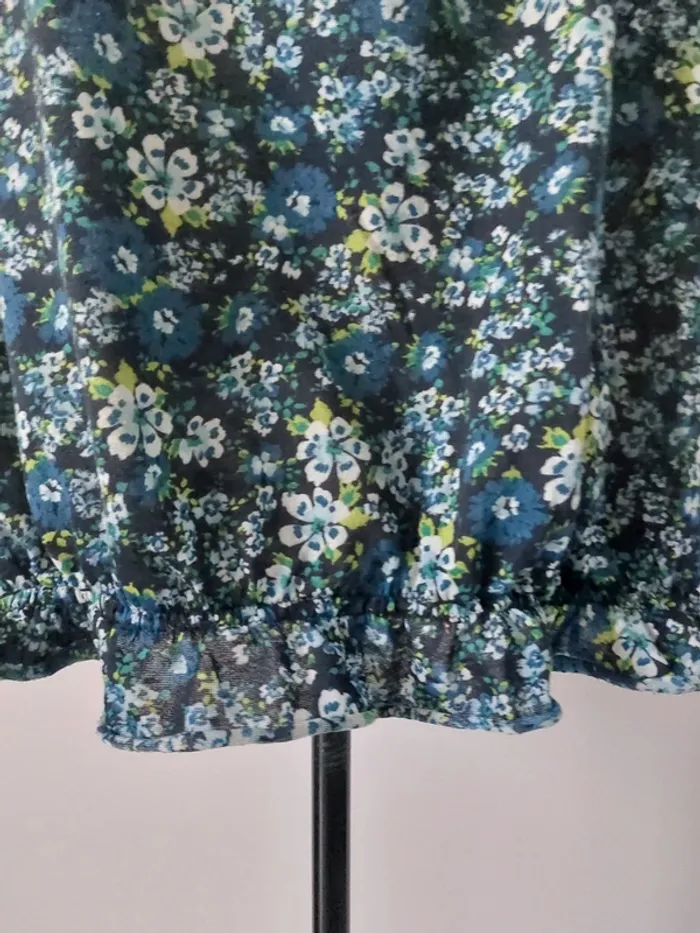 Haut à fleurs 🌸 - photo numéro 3