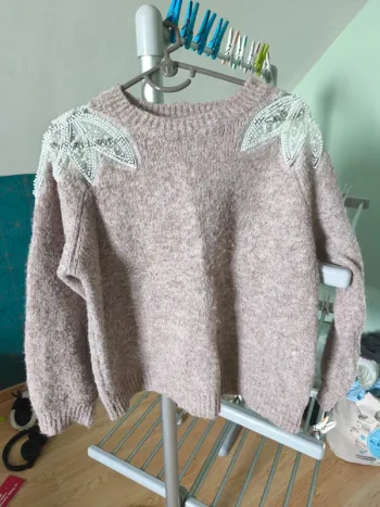 Pull épaule perles