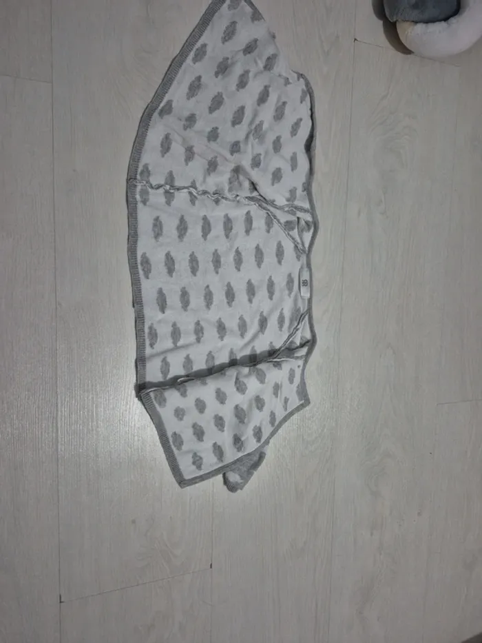 Gilet gris motif nuage - photo numéro 2