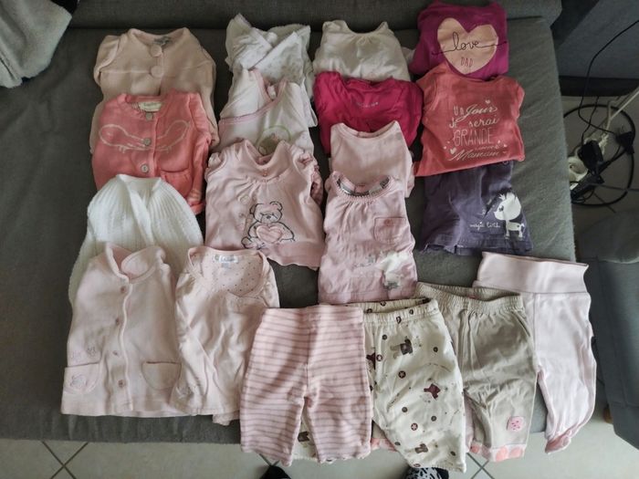 Lot vêtements de fille 1 mois