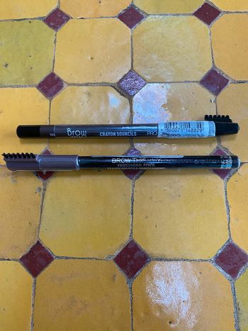 Crayon à sourcils