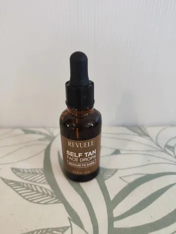 Revuele gouttes autobronzante pour le visage 30ml valeur 6€  à utiliser 6 mois après ouverture