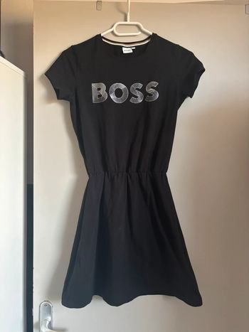 Robe boss 12 ans état neuf
