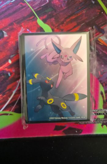 Paquet de 65 sleeves Mentali Noctali Évolutions Prismatiques EV8.5 