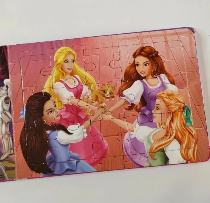 Livre composé de 5 puzzles Barbie - photo numéro 5