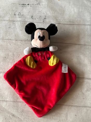 Doudou plat souris Mickey plat rouge et noir Disney nicotoy