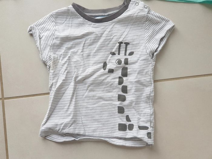 3 t-shirts manche courte 18 mois-23 MOIS - photo numéro 2