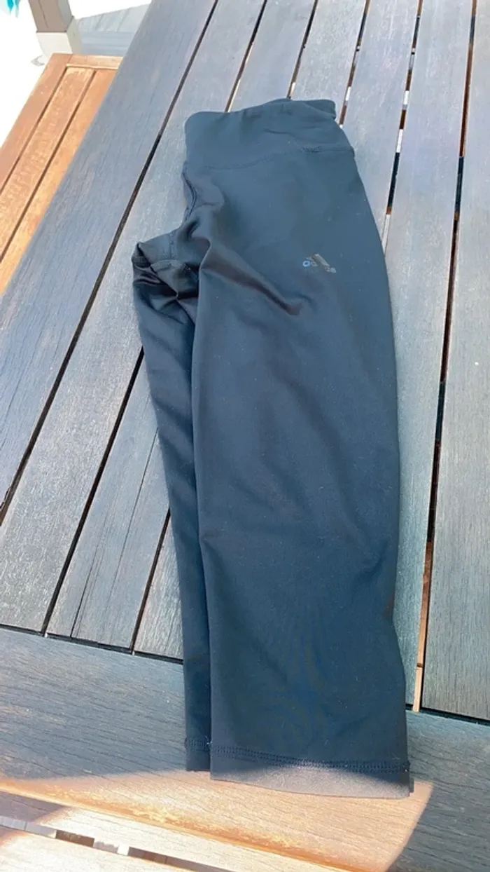 Legging Adidas corsaire taille 36 - photo numéro 2
