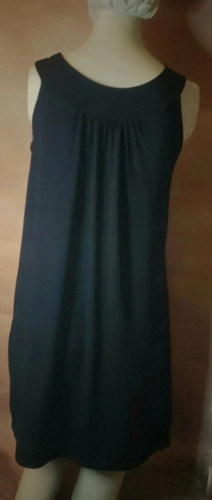 Jolie robe taille 40/42 - photo numéro 2