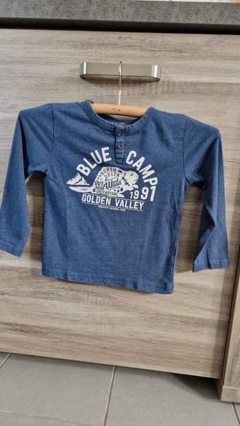 Tee-shirt longues manches.