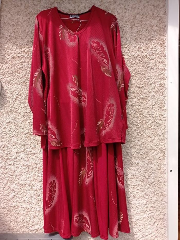 ENSEMBLE HAUT JUPE SI BELLE ET... Rouge.