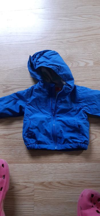 Blouson imperméable et molletonné avec capuche 3 mois