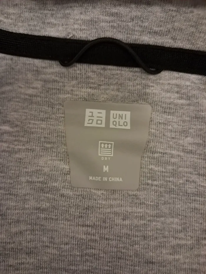 Gilet Tech Uniqlo gris à capuche – taille M - photo numéro 4