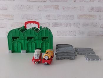 Gare / station de train / locomotive Thomas et ses amis