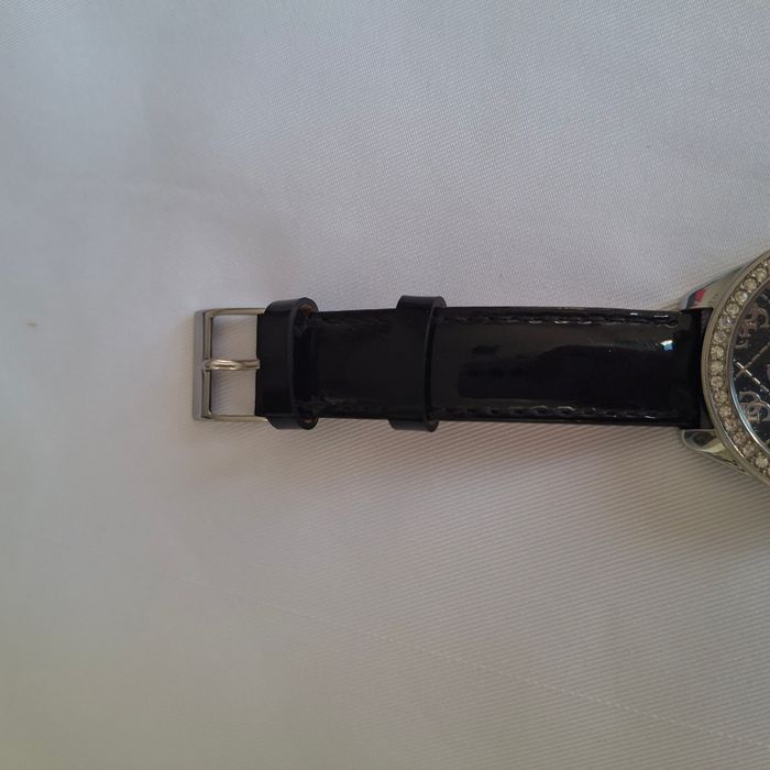 Montre femme en cuir vernis noir Guess - photo numéro 4