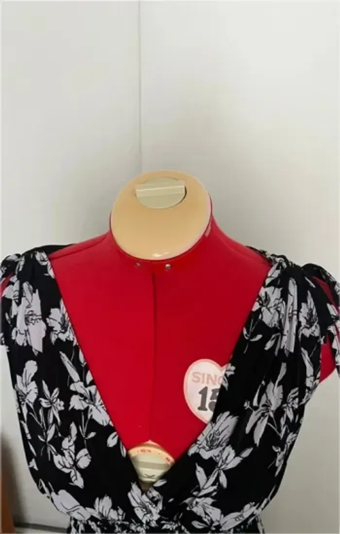 Robe longue fluide noire et lilas fleurie - photo numéro 5