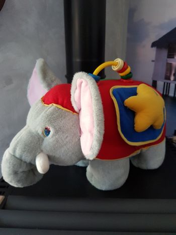 Éléphant peluche