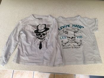 Lot de 2 T shirt type pirate 4 ans
