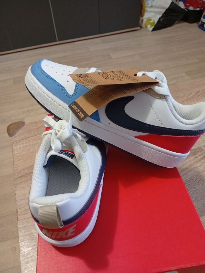 Baskets Nike neuves t.38,5 - photo numéro 3