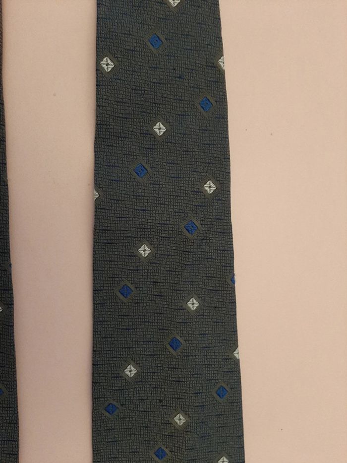 Cravate grise petits carrés bleu et blanc - photo numéro 2