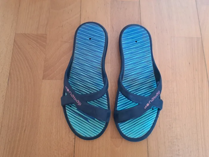 Claquettes taille 35 Nabaiji