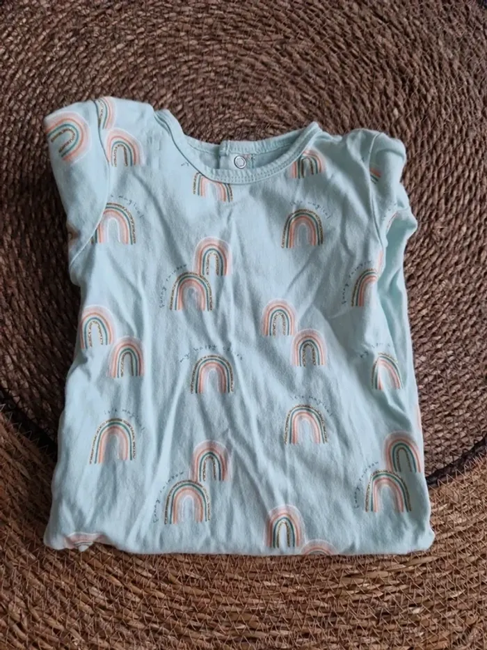 Joli pyjama Kiabi motif arc en ciel fille taille 9 mois - photo numéro 3