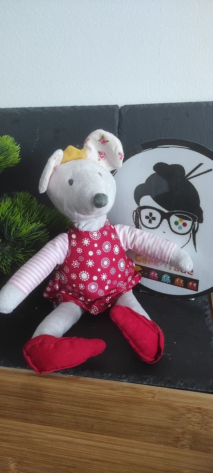 Peluche souris Ikea robe rouge rayé blanc fleur couronne rose jaune Doudou Rond