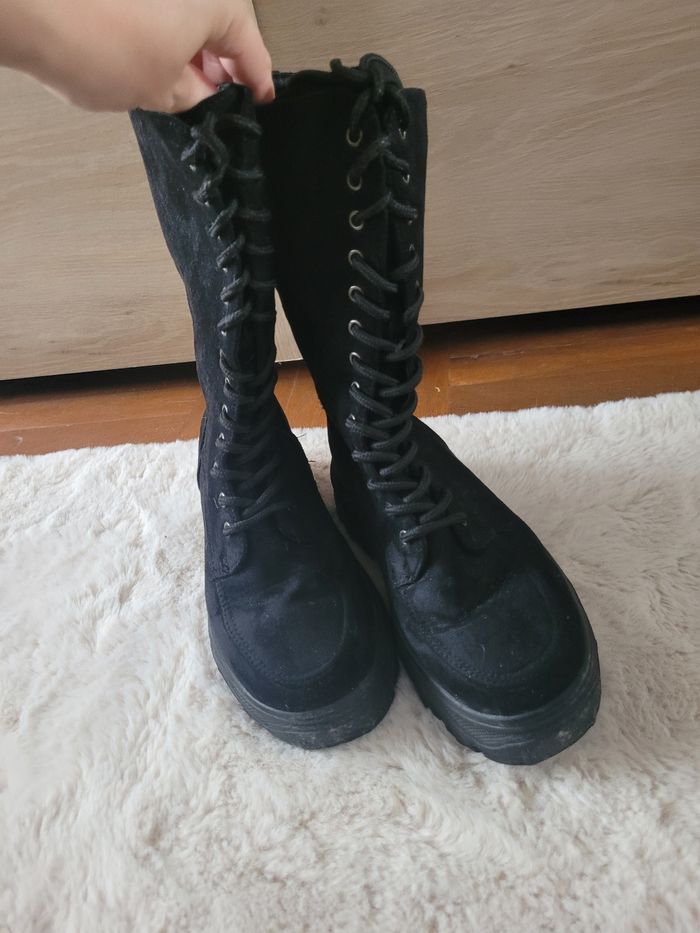 Bottes noires - photo numéro 2