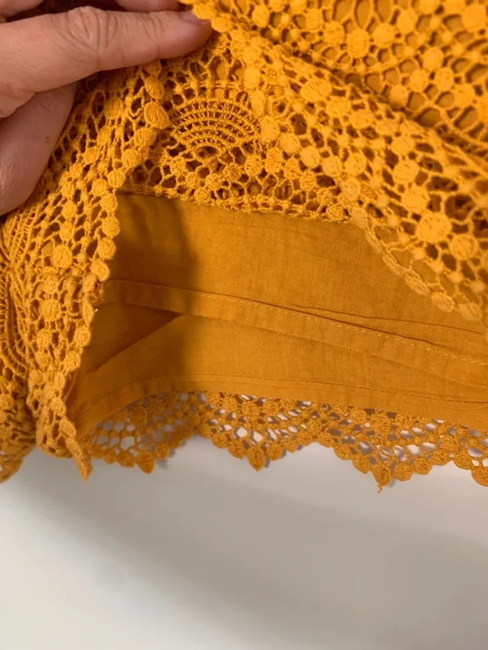 Short dentelle ocre Kookaï taille 38 - photo numéro 4