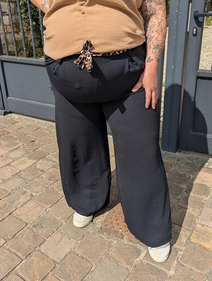 Pantalon fluide Gênes noir, jambes larges
Taille unique Curvy