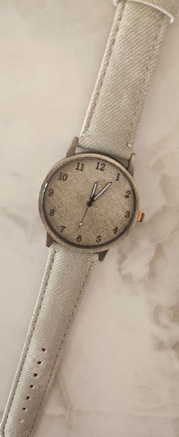 Montre grise