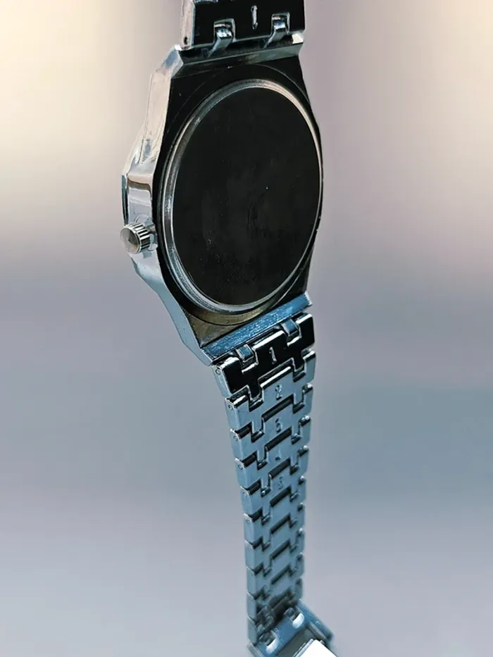 Montre Argentée Acier Inoxydable Gravée Ornements - photo numéro 3
