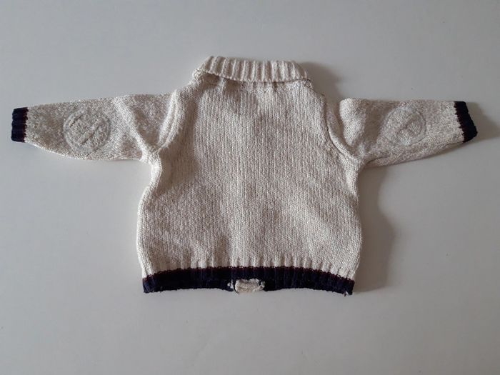 Gilet en maille blanc/bordure bleu marine Le Petit Cirque SGMJ motif en relief, bébé 6 mois 68 cm - photo numéro 4