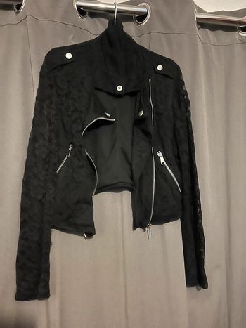 Petite veste dentelle