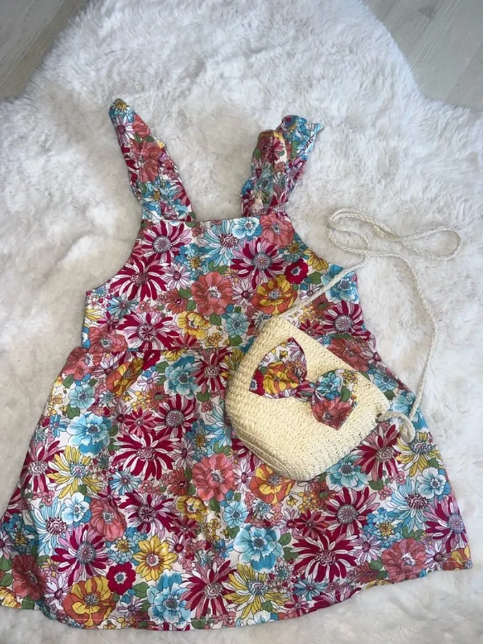 Robe 90 cm et petit sac