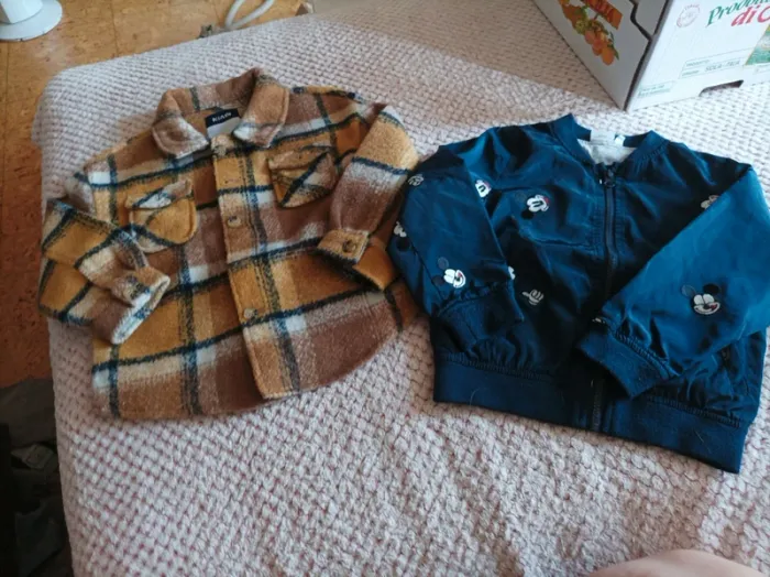 Lots de deux veste taille 4 ans