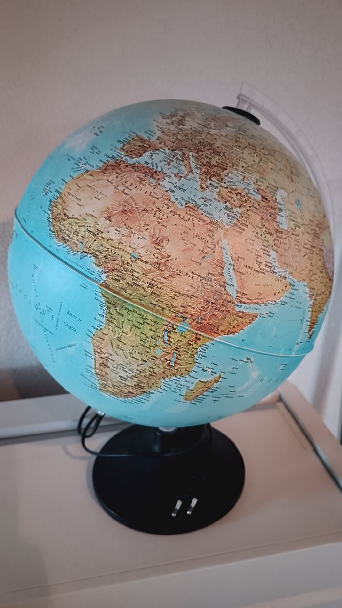 Globe terrestre lumineux