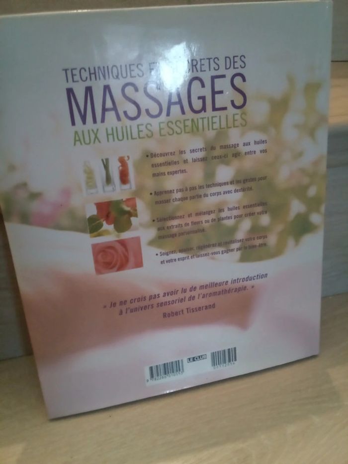 Grand livre techniques et secrets des massages aux huiles essentielles - photo numéro 3