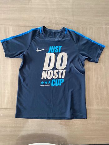 Tee shirt nike 12/13 ans