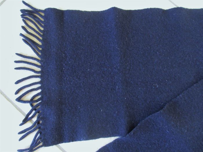 Echarpe bleu marine - photo numéro 2
