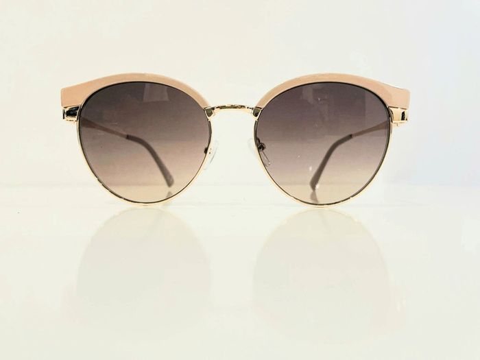 Lunette de soleil femme beige et dorée verres dégradés UV protection catégorie 2 - photo numéro 2
