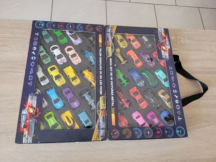 Lot de 40 petites voitures - photo numéro 2
