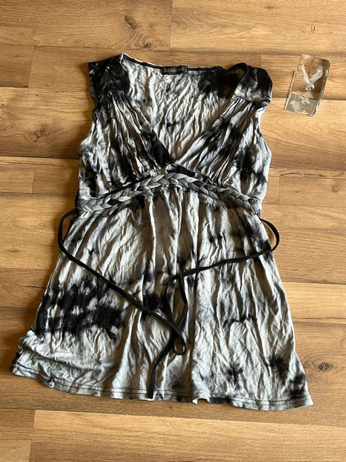 Je vend un haut femme taille unique tres bon état