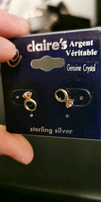 Boucle d'oreille neuve