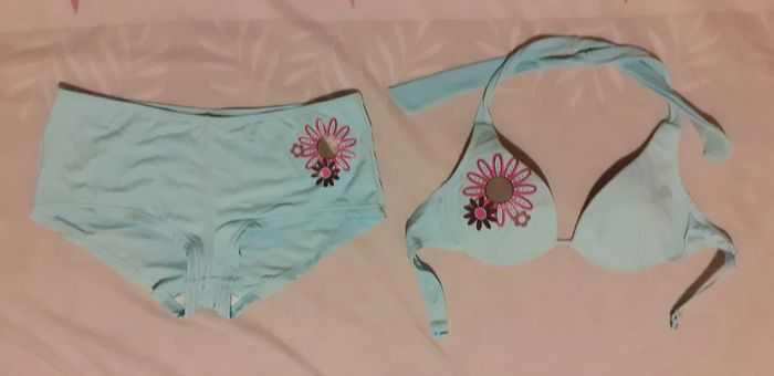 Maillot de bain bleu à fleurs
