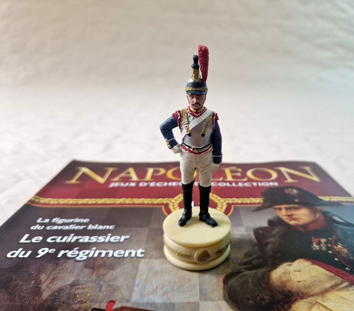 Figurine  , Napoléon , jeux d'échec de collection  , numéro  12 , le cuirassier du 9eme régiment - photo numéro 2