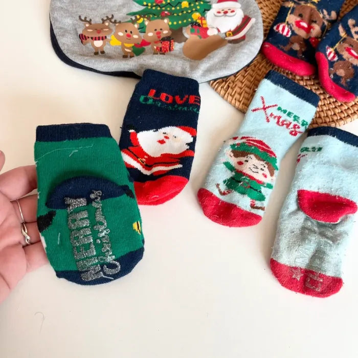 Lot Noël chaussettes et bavoirs - photo numéro 4